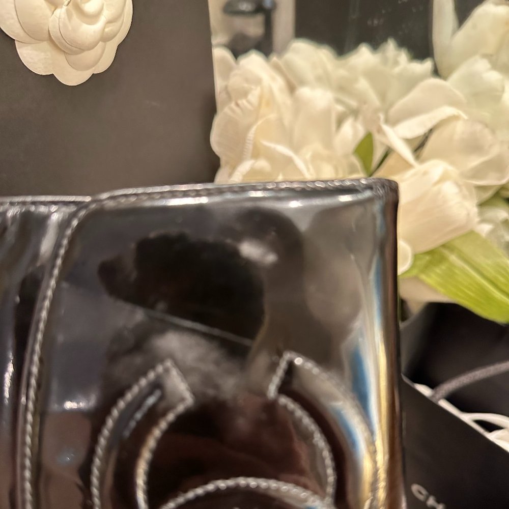 Black CHANEL PATENT LEATHER Wallet Double CC Short - Picture 5 of 16